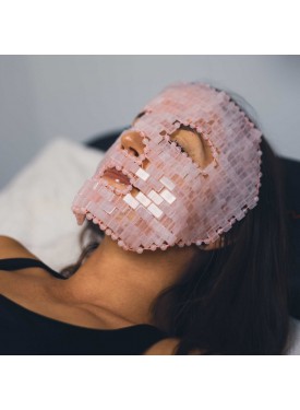 Découvrez la magie du quartz rose, pierre ancestrale associée à l’amour et à la guérison.